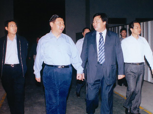 2004年，時(shí)任浙江省委書(shū)記的習近平前來(lái)開(kāi)山集團考察調研