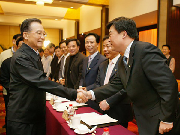 2008年11月21日，溫家寶總理親切接見(jiàn)曹克堅董事長(cháng)