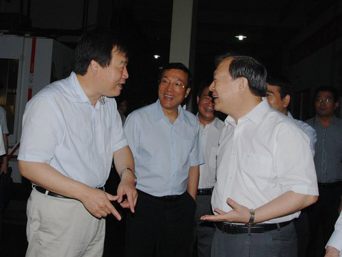 2012年6月25日上午，省委副書(shū)記、省長(cháng)夏寶龍在省政府秘書(shū)長(cháng)張鴻銘和市委書(shū)記陳新，市委副書(shū)記、代市長(cháng)沈仁康等領(lǐng)導陪同下前來(lái)我集團調研，了解開(kāi)山集團轉型升級、創(chuàng  )新發(fā)展等有關(guān)情況